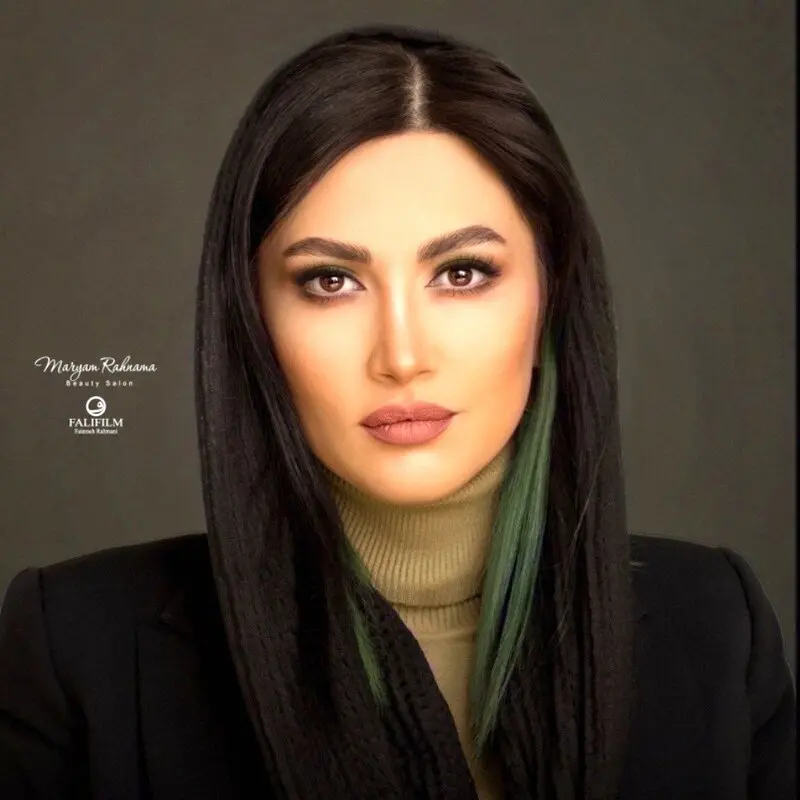 ست کردن رنگ مو با لباس خانم بازیگر سوژه شد/ استایل عجیب و رنگی سمیرا خانم + عکس