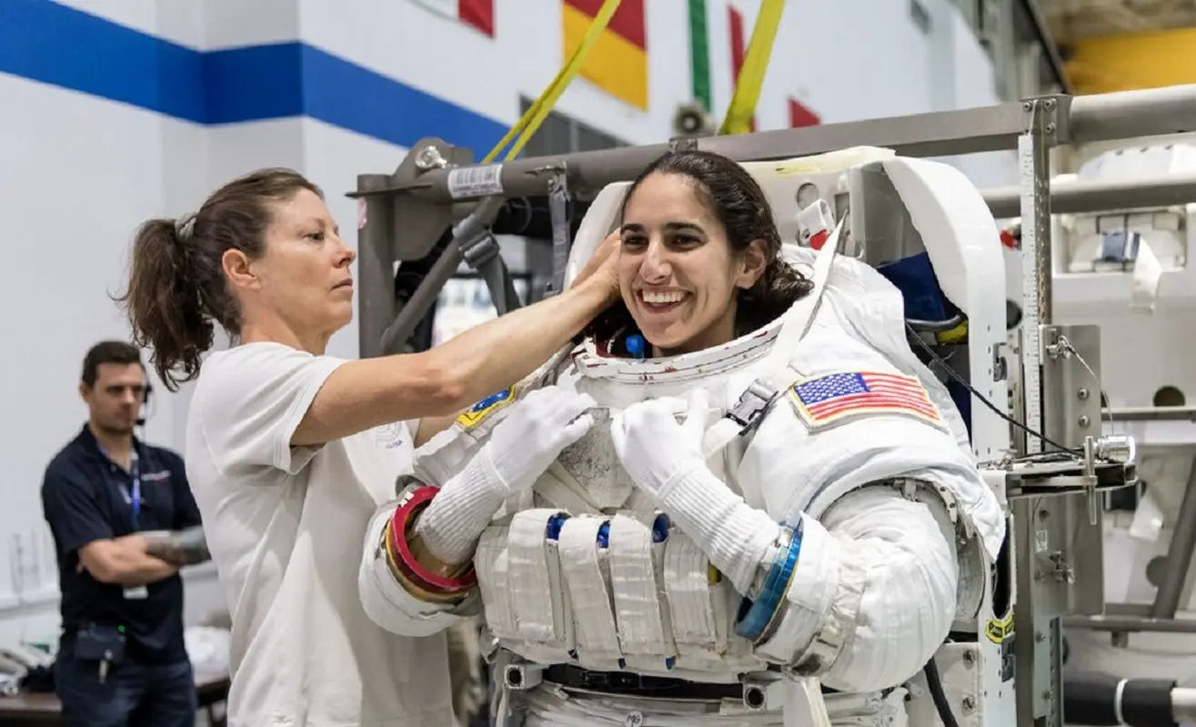 واکنش جنجالی مجری سابق زن به سفر فضا یاسمین مقبلی / اگر ایران بودی....! + عکس