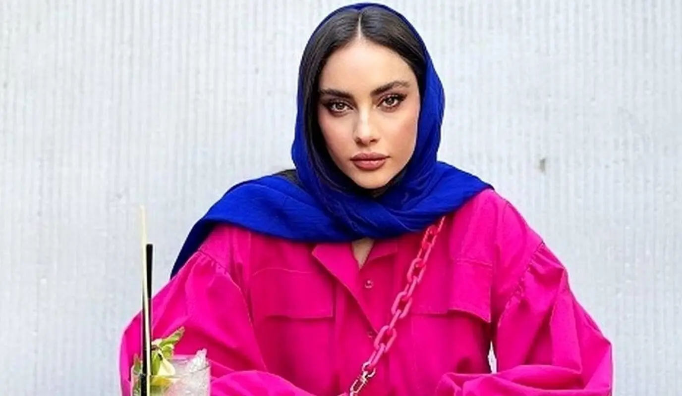 عکس یهویی ترلان پروانه با طرفدارانش / چهره واقعی بازیگر معروف بدون میکاپ! + عکس