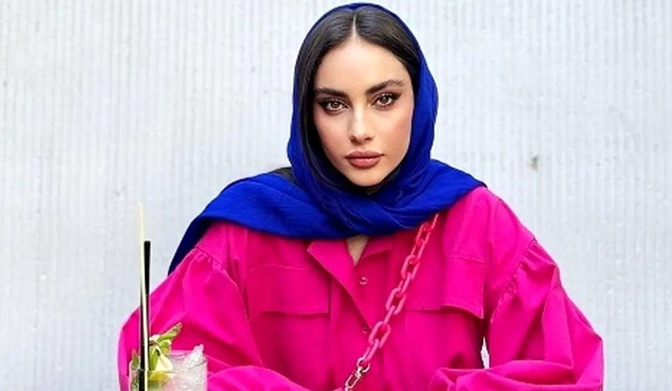 عکس یهویی ترلان پروانه با طرفدارانش / چهره واقعی بازیگر معروف بدون میکاپ! + عکس