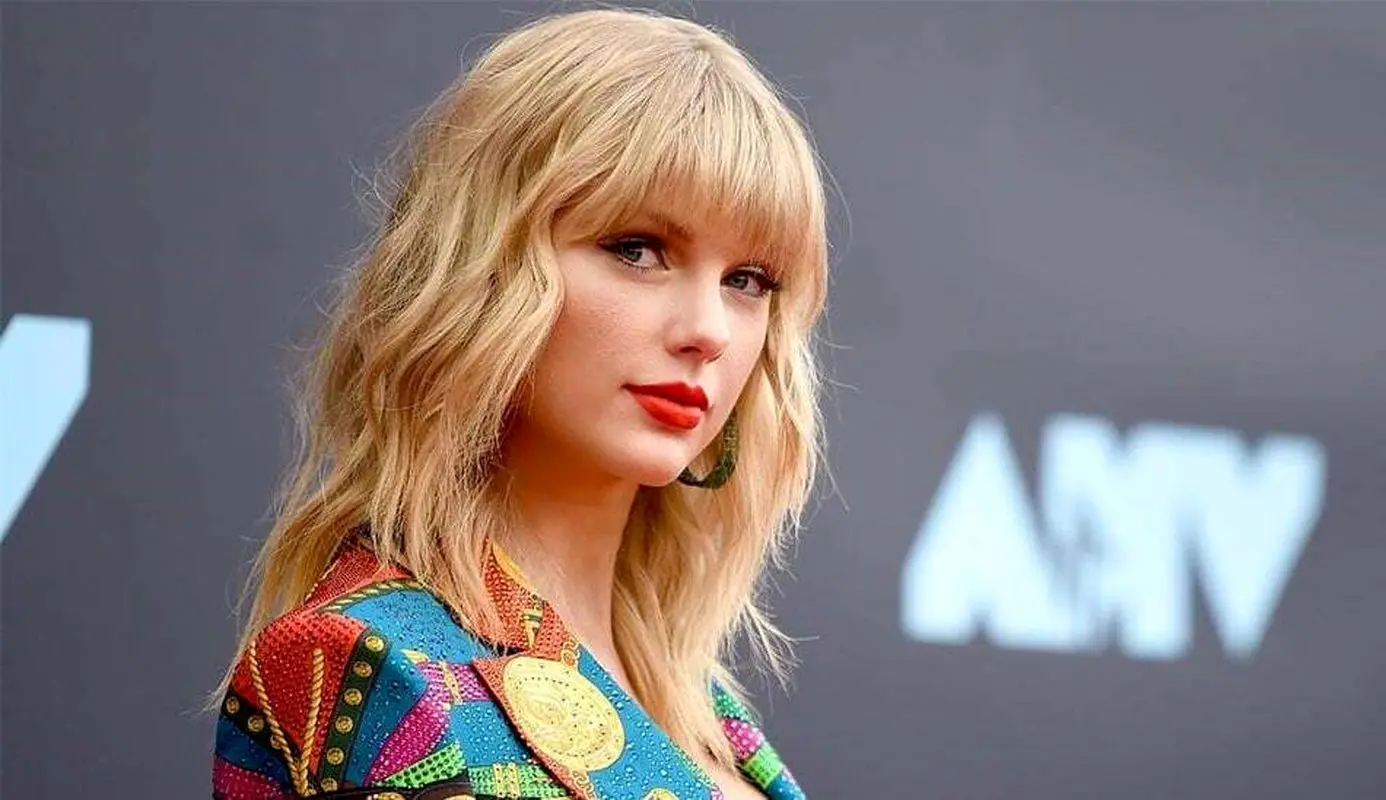 استایل شیک تیلور سویفت در مراسم MTV VMA / تیلور جایزه بهترین آهنگ سال را برد + عکس