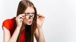دوربینی چشم در خانم ها چیست؟ علائم، علت و درمان آن
