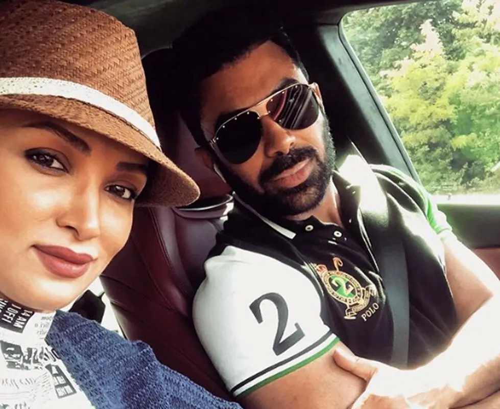 همسر روناک یونسی شایعه طلاقشان را تایید کرد؟