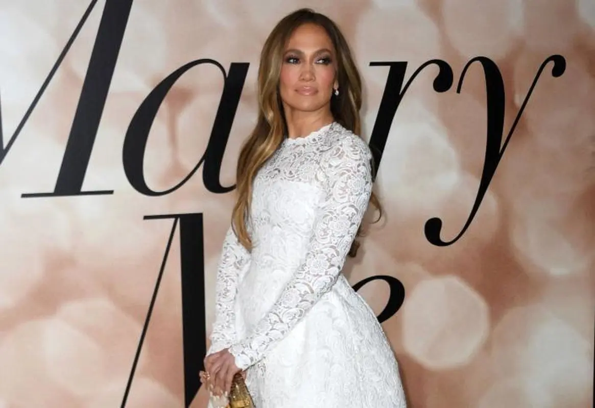 استایل زیبا و یک دست سفید جنیفر لوپز/راز خوشتیپ بودن این سلبریتی چیست؟