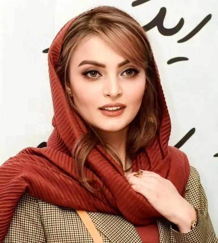 استایل شیک بازیگر خوشتیپ آوای باران در کنار همسرش