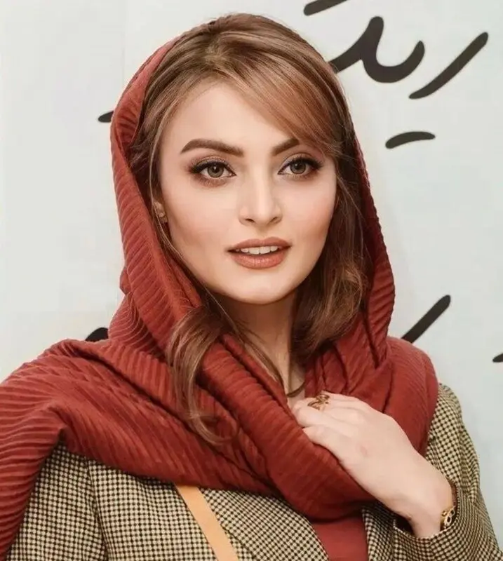 استایل شیک بازیگر خوشتیپ آوای باران در کنار همسرش
