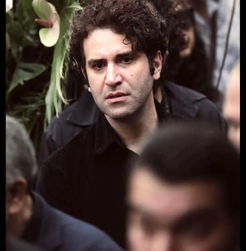 گریه تلخ هوتن شکیبا در مراسم خاکسپاری آتیلا پسیانی + عکس