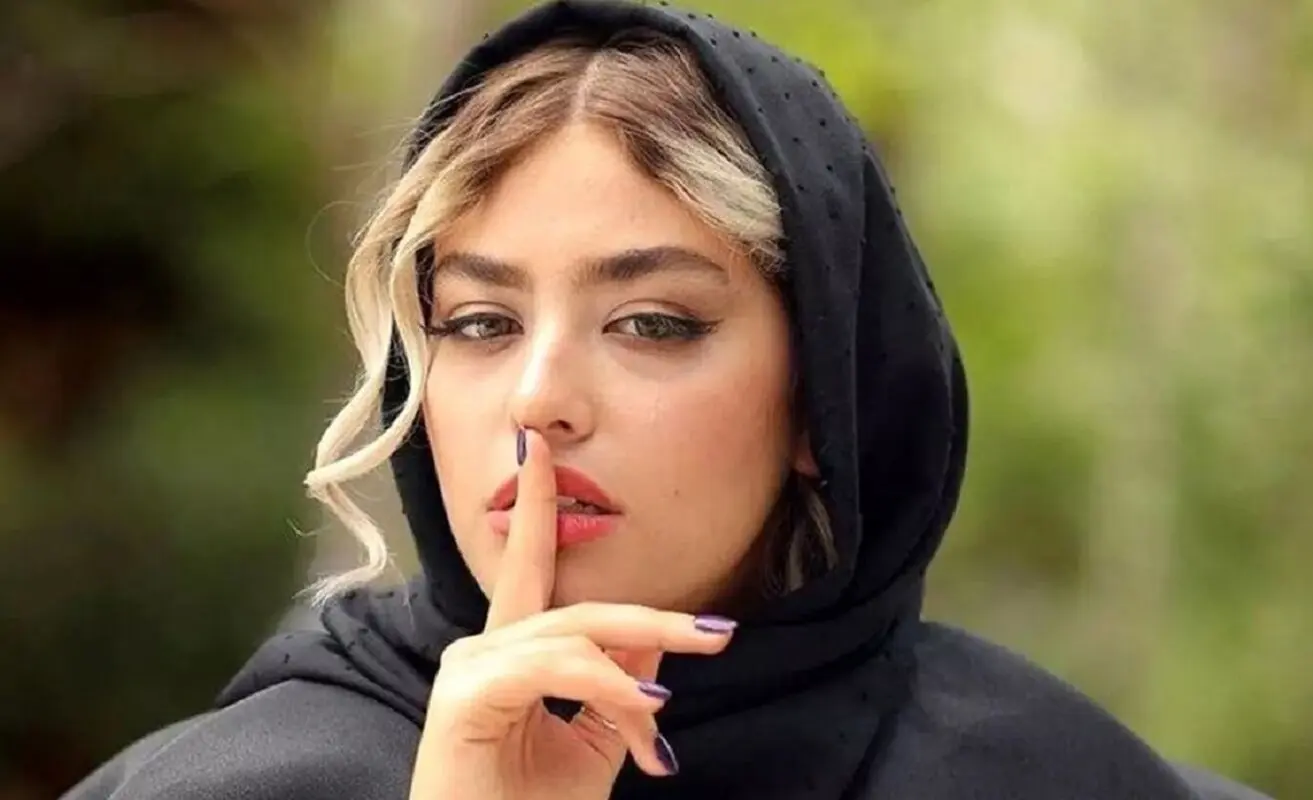 ریحانه پارسا باز هم حاشیه ساز شد/آرایش ترسناک و موهای عجیب این بازیگر را ببینید!