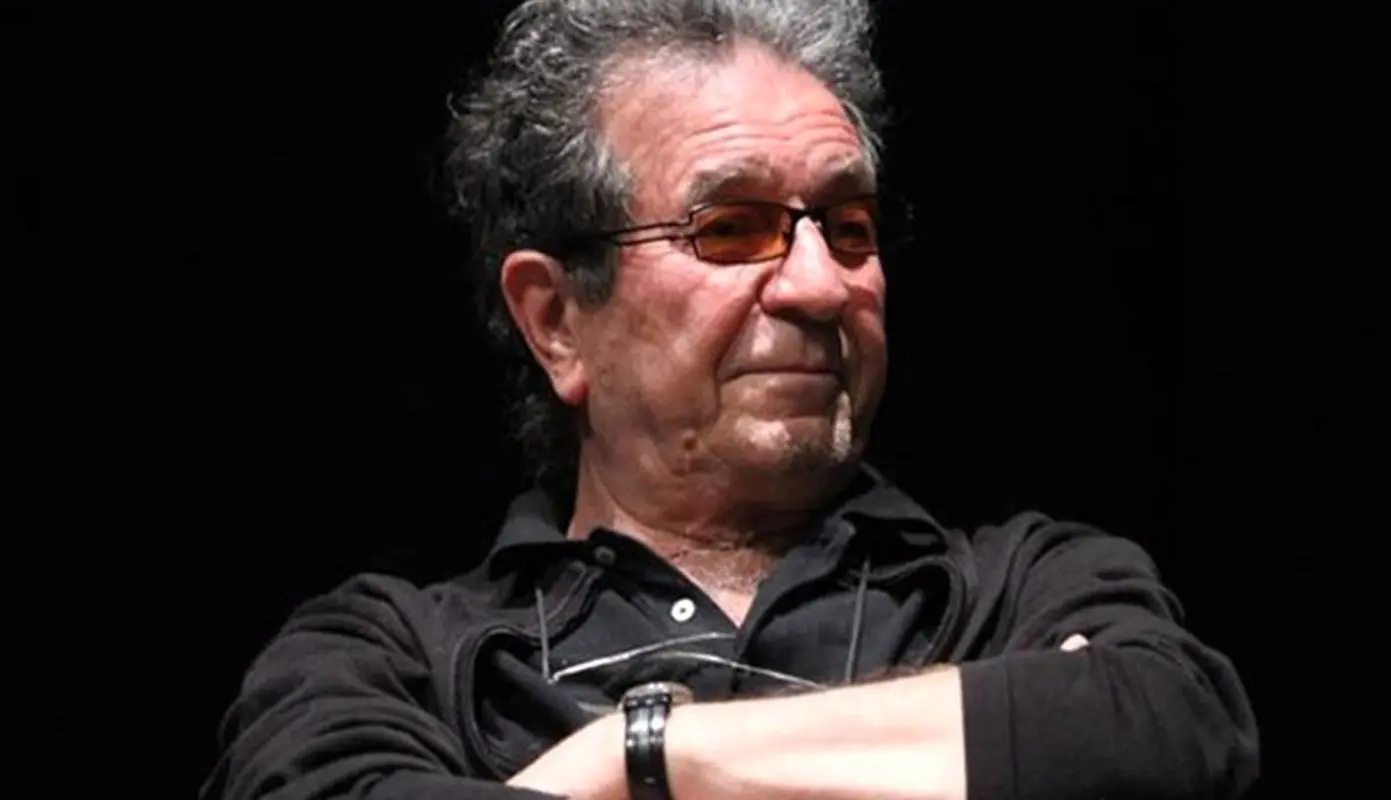 چهره غمگین امیر آقایی و محسن کیایی در مراسم تشییع مهرجویی