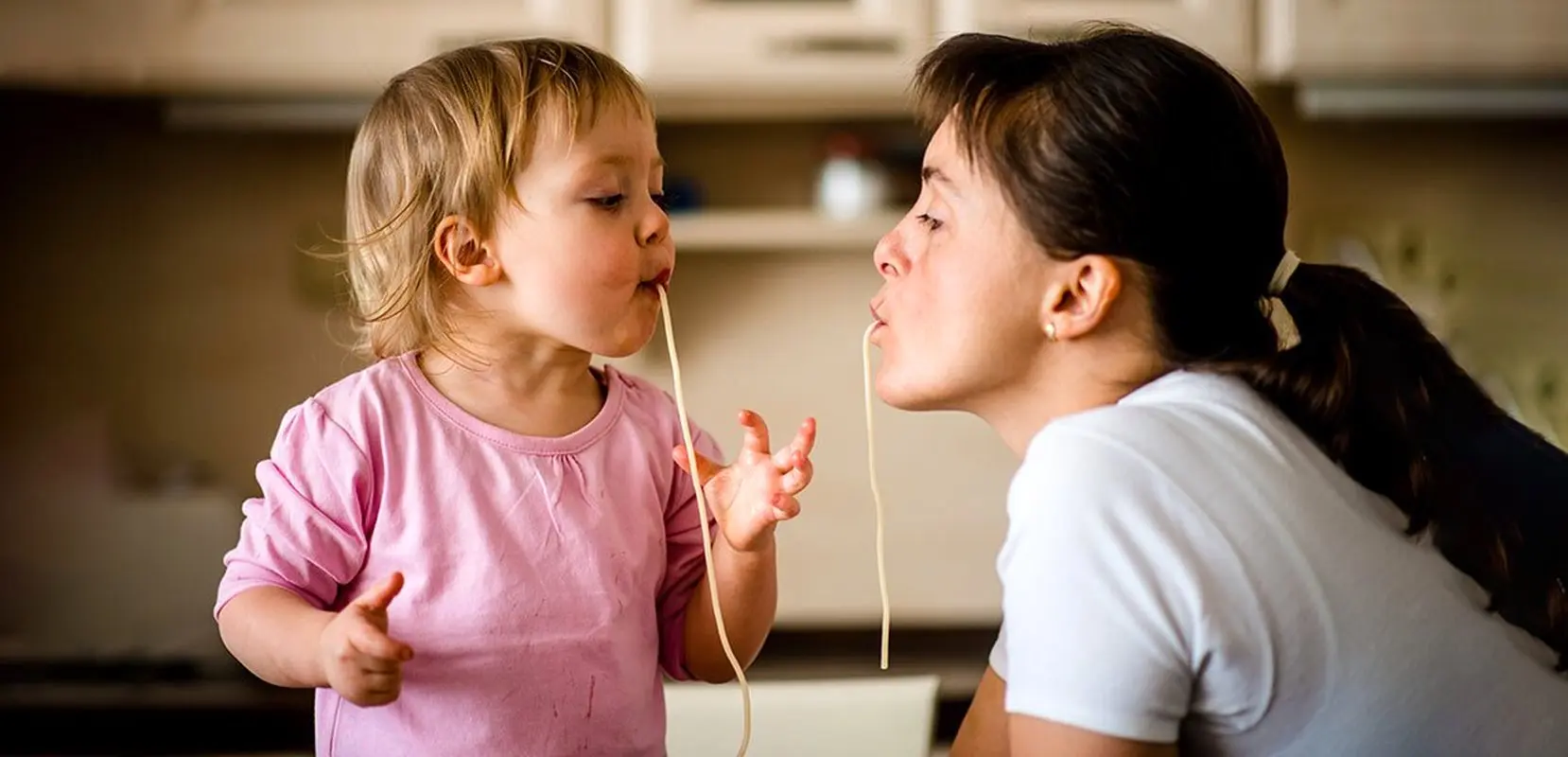 با این اشتباهات شانس داشتن یک زندگی شاد را از فرزندتان می گیرید!