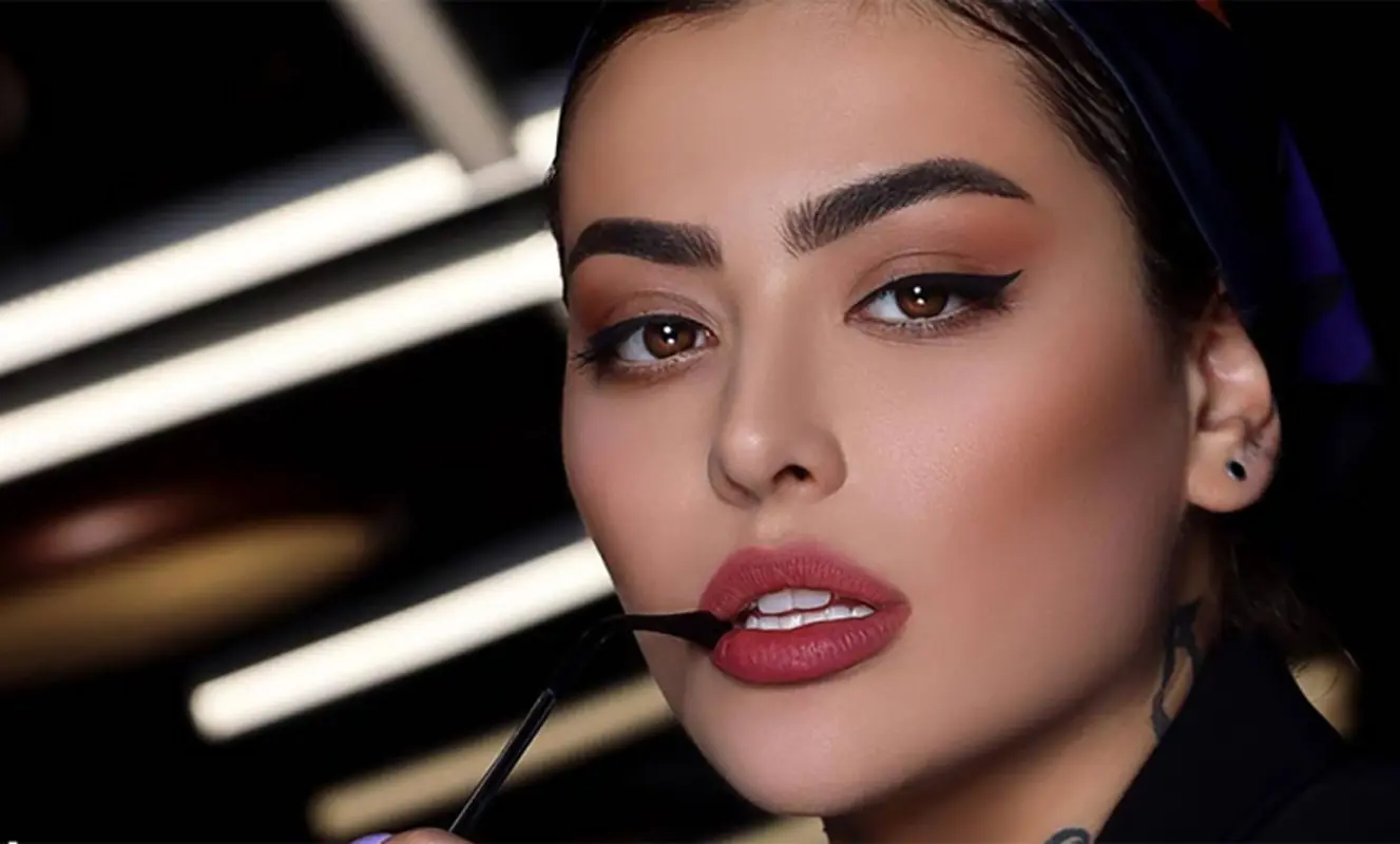 مادر ریحانه پارسا در ترکیه/وقتی مادر از دختر جوان تر است!