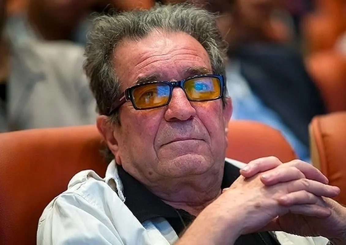 تصویری از توماج صالحی و لیلا حاتمی در مراسم چهلم داریوش مهرجویی