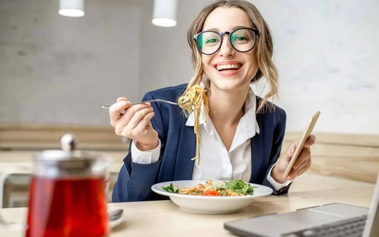 بهترین زمان ناهار خوردن چه ساعتی است؟