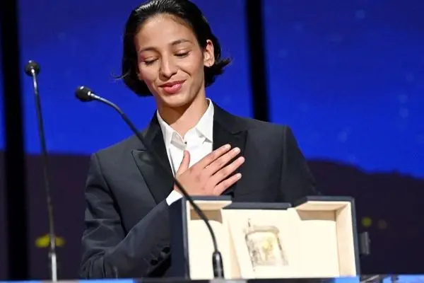 بیوگرافی دختری که پریناز ایزدیار را شکست داد!