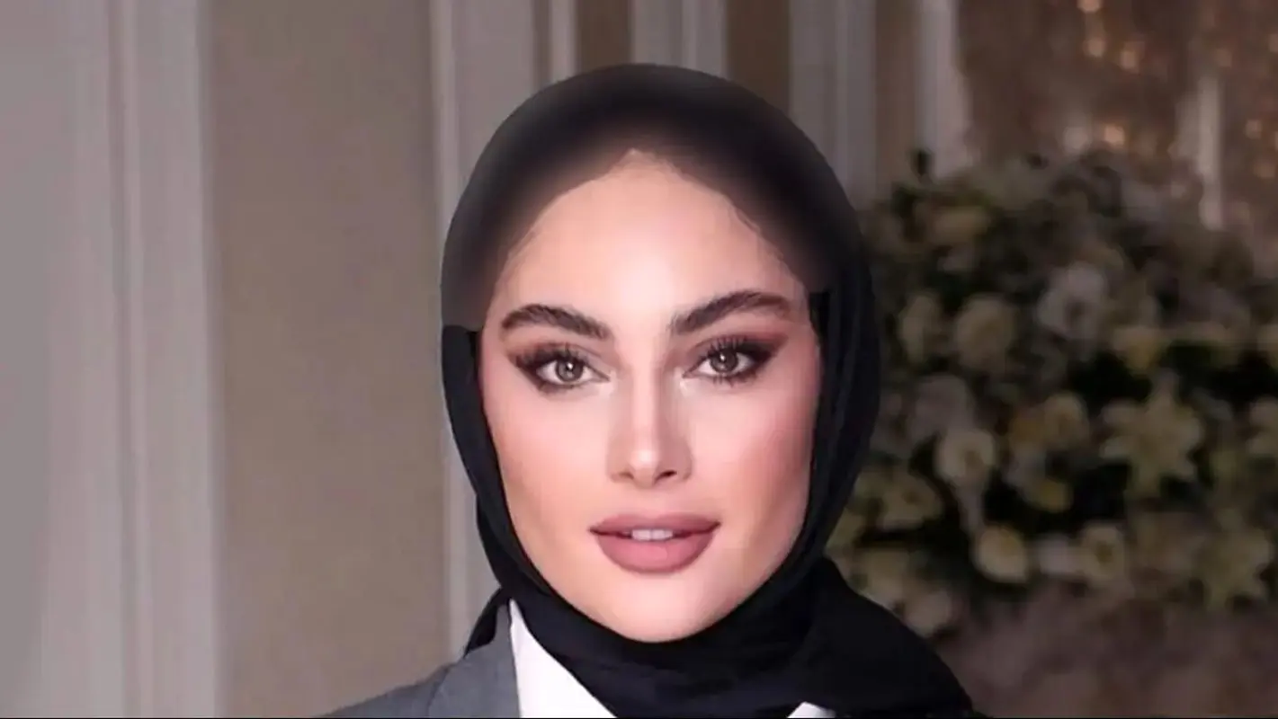 عکس ترلان پروانه در کودکی با موها فر نانازی/ پدر و مادرش را دیدید ؟!