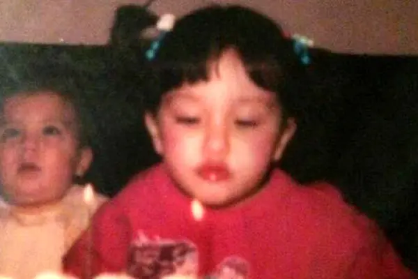 حدس بزنید این دختر کوچولو کودکی کدام بازیگر ایرانی است ؟! + عکس 