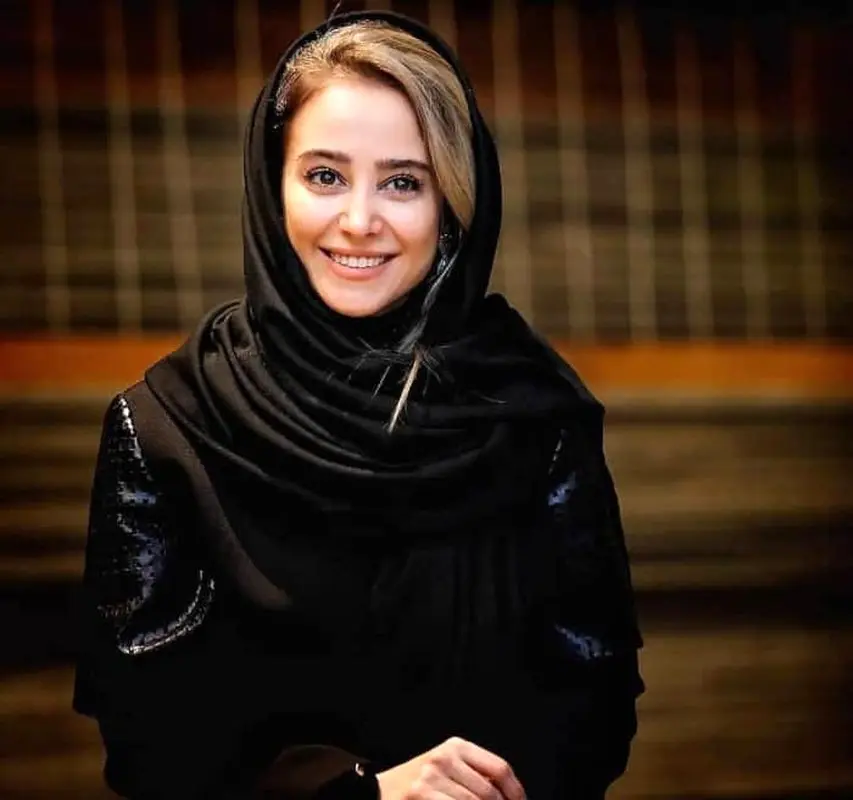 تیپ دهه پنجاهی الناز حبیبی در کنار بهرام افشاری