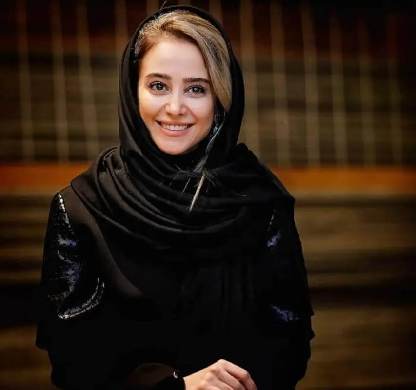 تیپ دهه پنجاهی الناز حبیبی در کنار بهرام افشاری