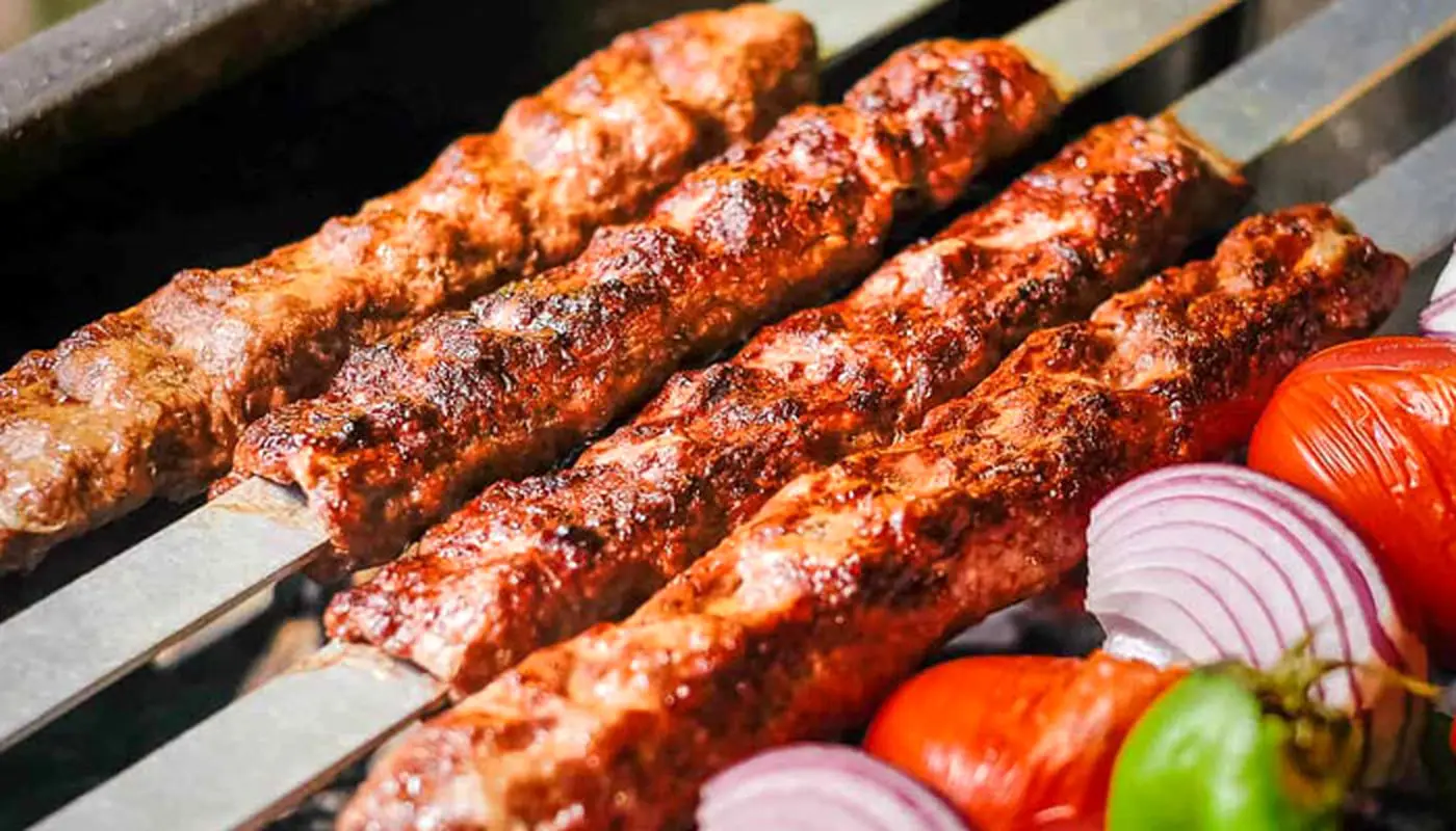 راز نریختن کباب کوبیده از روی سیخ/ چه کنیم تا کباب کوبیده از سیخ نریزد؟ 