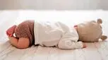 پاهای این نوزاد در تخت‌خواب تبدیل به یک اثر هنری شد