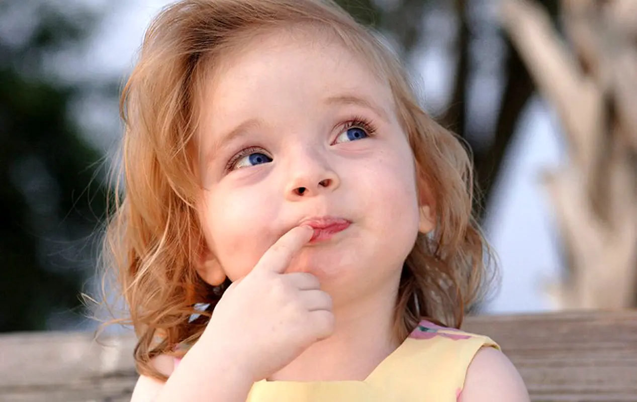 کودک کی شروع به حرف زدن میکند؟