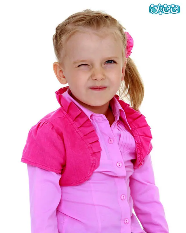 تیک‌های عصبی در کودکان، چطور مقابله کنیم؟