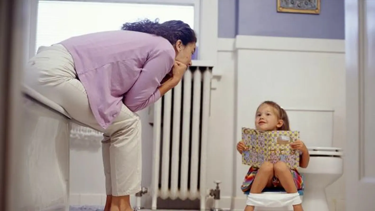 آموزش توالت به کودک، چه زمانی برای مناسب است؟