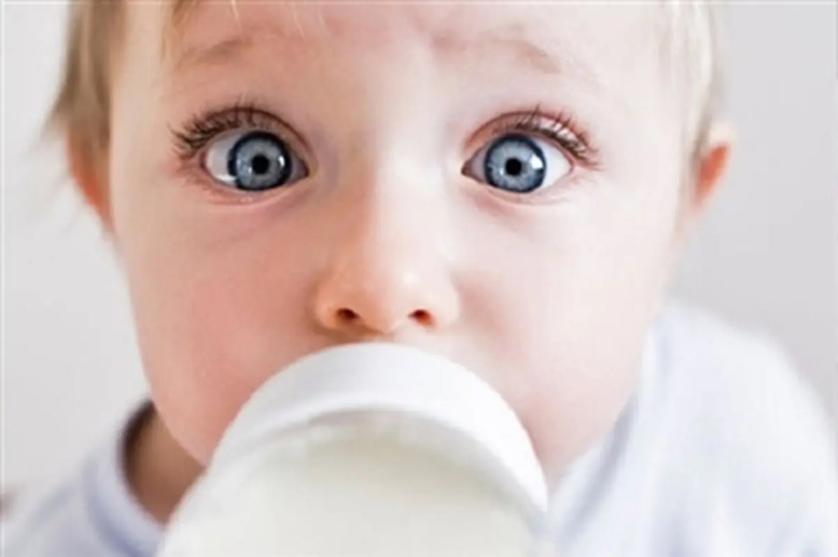 شیر دادن به نوزاد، چه شیری را جایگزین شیرمادر کنیم؟