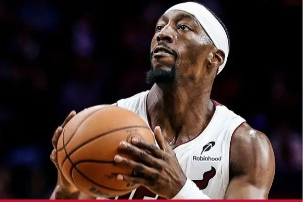 اتفاق عجیب در نشست خبری: تماس مامان مهم‌تر بود!