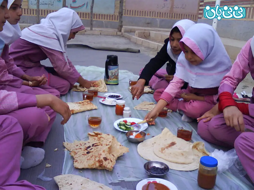 خوراکیهای بوفه مدارس، کشمش و خرما به جای پفک