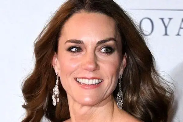 وقتی کیت میدلتون ملکه بودن را تمرین می کند (تصاویر)