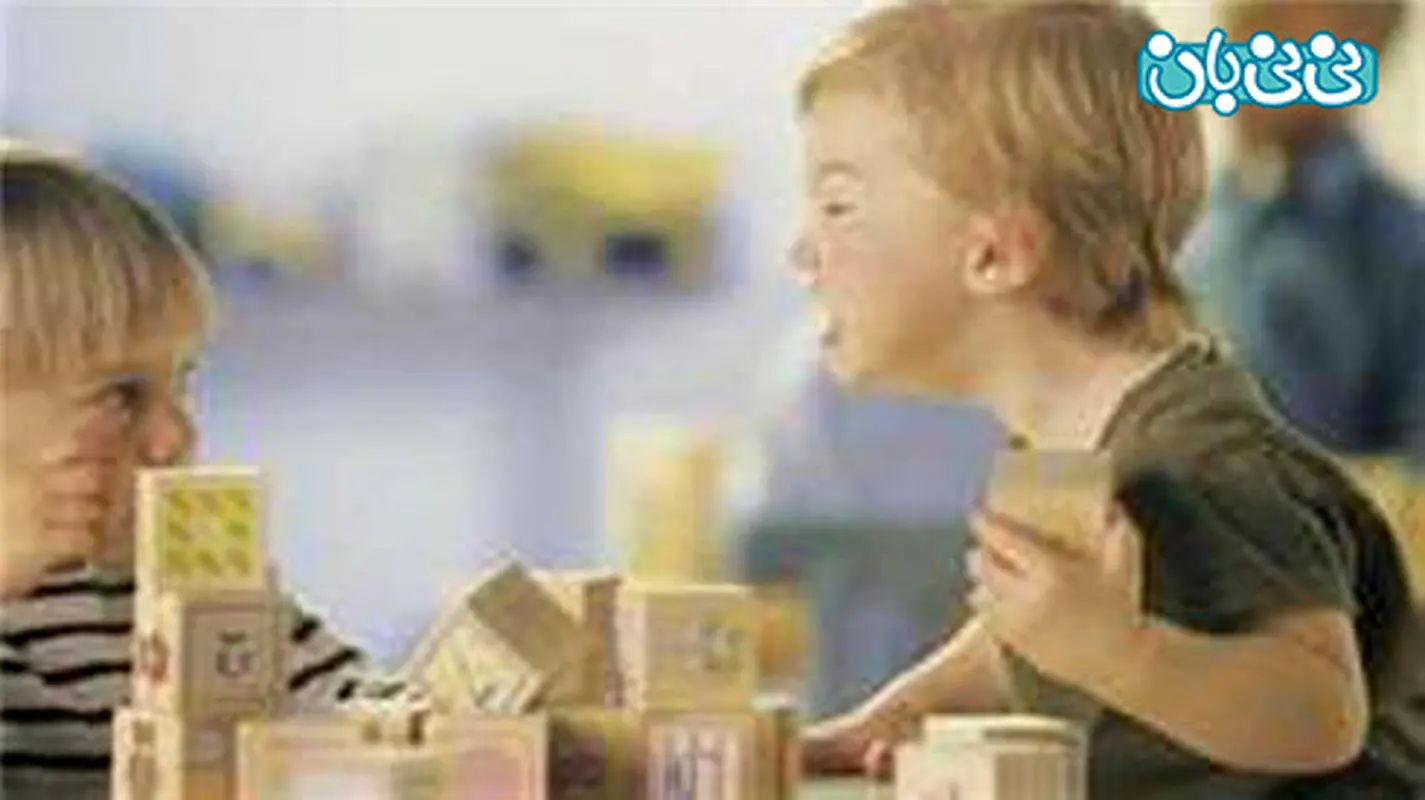 پرتاب اشیا توسط کودک، نرمال است؟