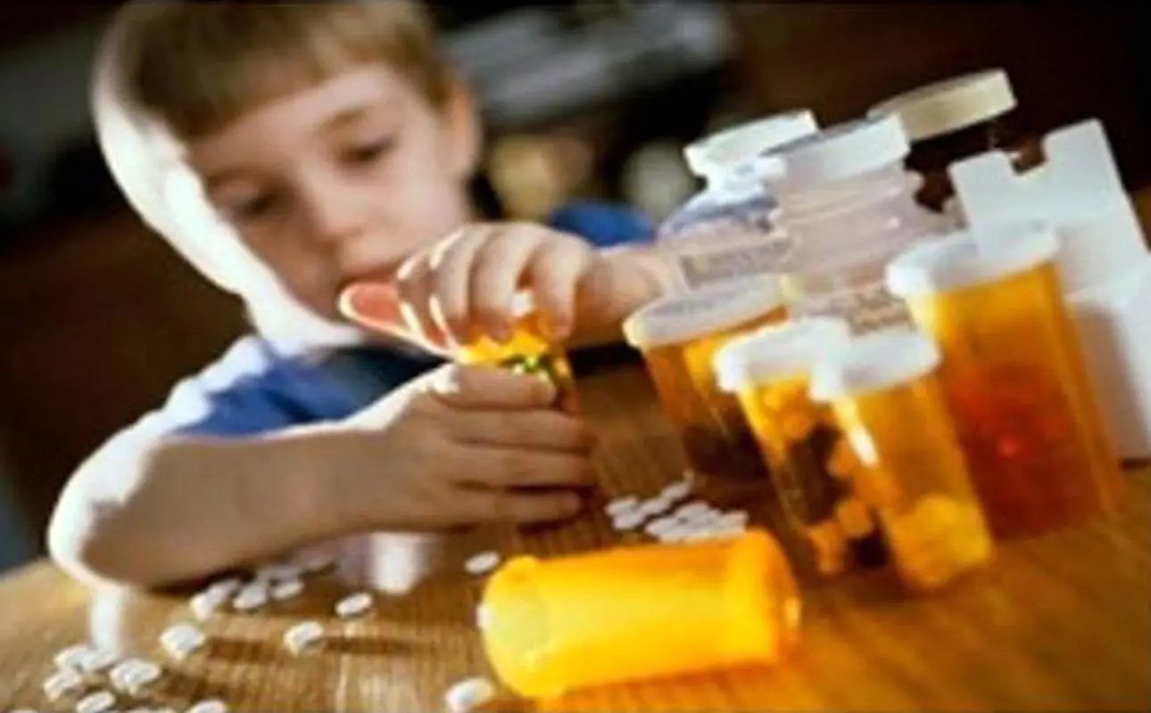 دارو خوردن کودکان، مراقب باشید