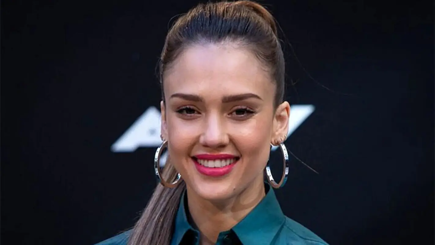 چهره این سوپراستار زیبا اینگونه طی سال ها تغییر کرد (عکس)