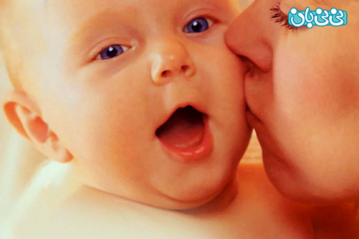 بوسیدن صورت نوزاد، منعی دارد؟