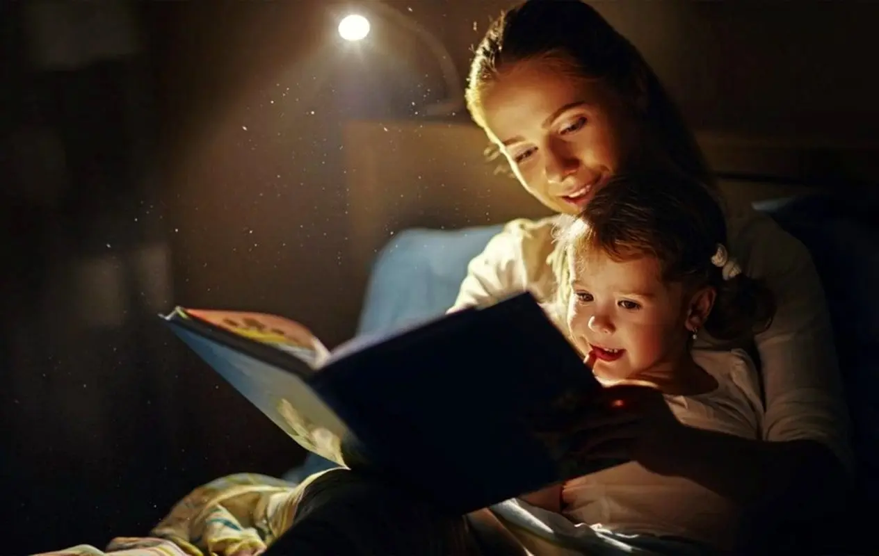 فواید قصه برای کودک؛ چرا باید برای بچه‌ها قصه بگوییم؟