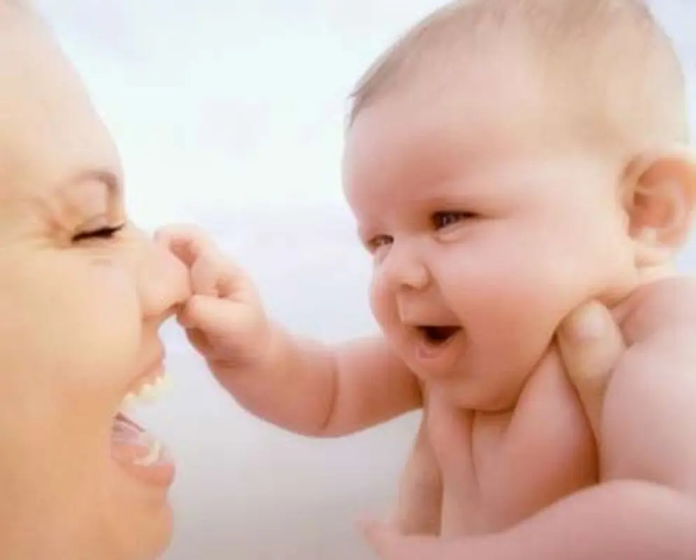 چرا بهشت زیر پای مادران است؟