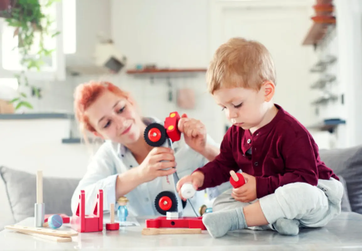 چگونه با کودک بازی کنیم؟