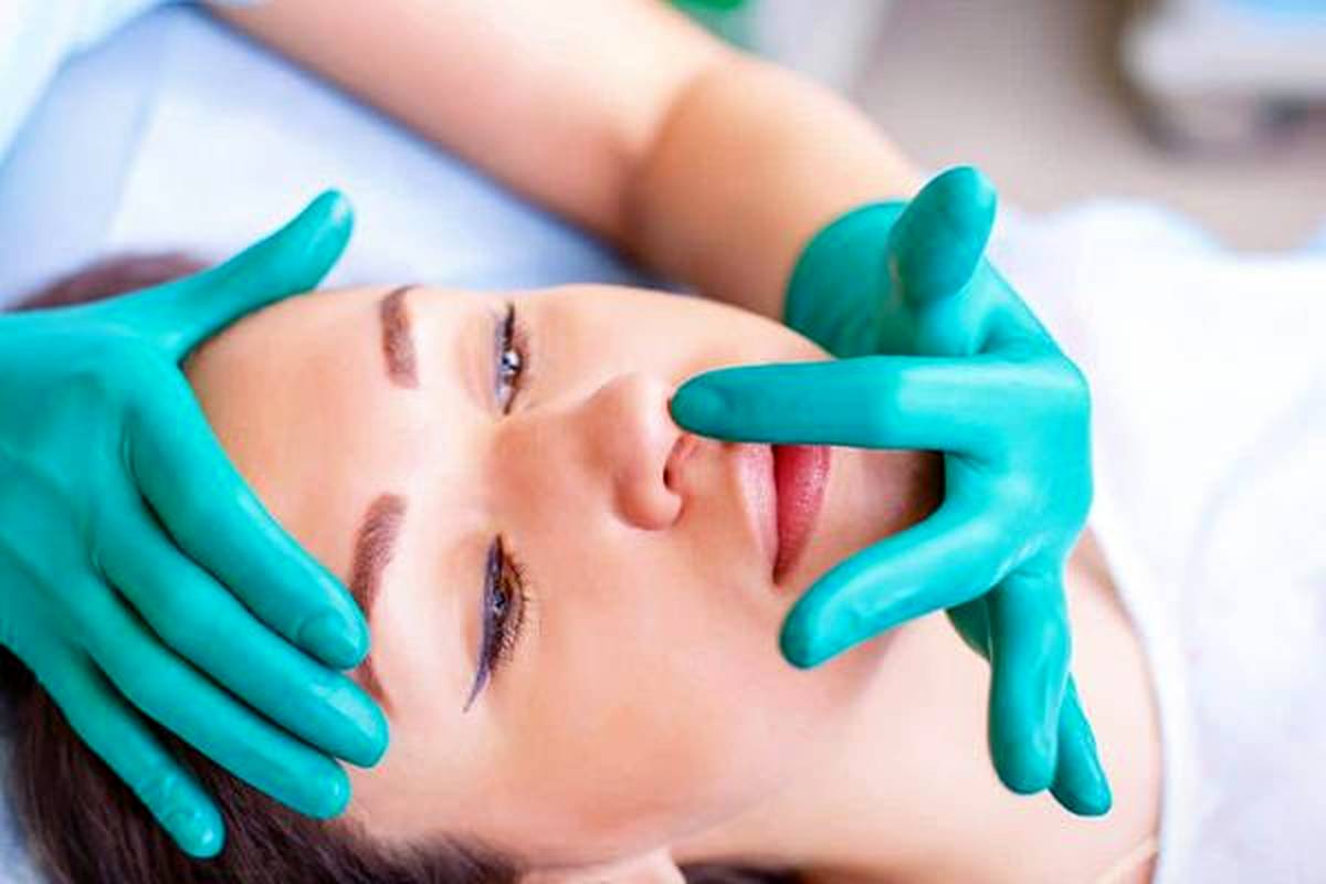 تفاوت رینوپلاستی با عمل بینی چیست؟ + (معرفی و مقایسه)