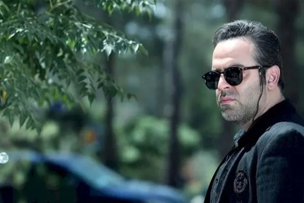 عکس های زیرخاکی از کودکی بهرنگ علوی / جذابیت آقای بازیگر در کنار مادر محجبه اش !