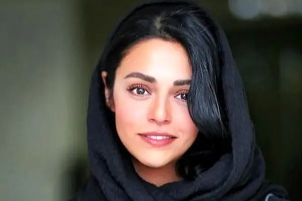 حمایت عجیب سوگل خلیق از گلشیفته فراهانی ، شاه ماه ایران با اکانت فیک!