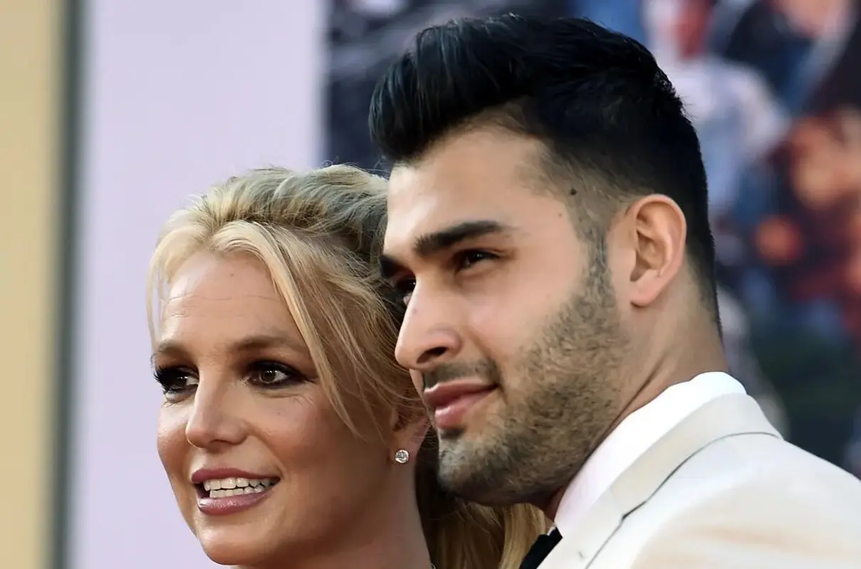 ماجرای حمله بریتنی اسپیرز به سام اصغری با تبر!