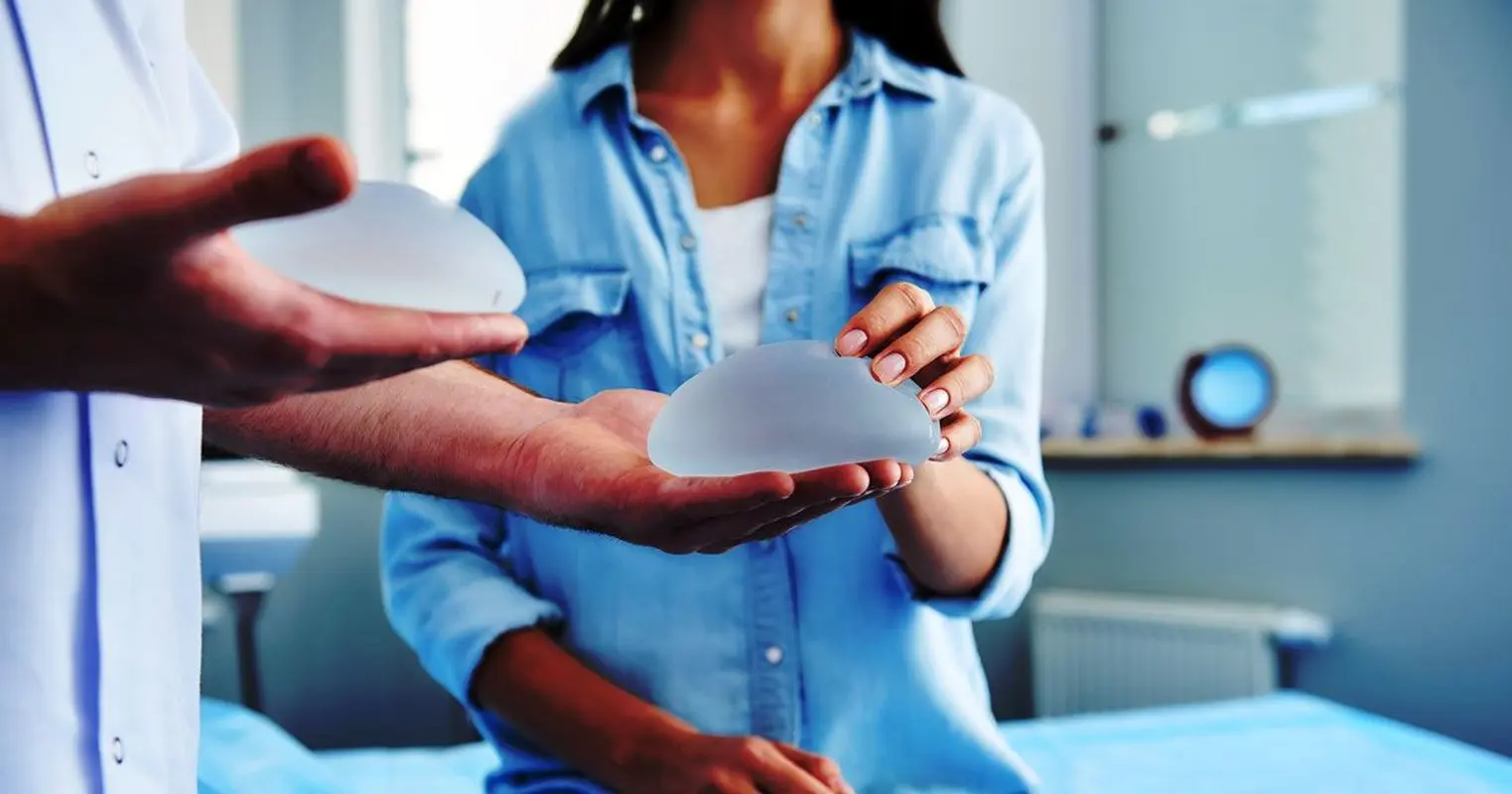 پروتز سینه برای چه کسانی مناسب است؟