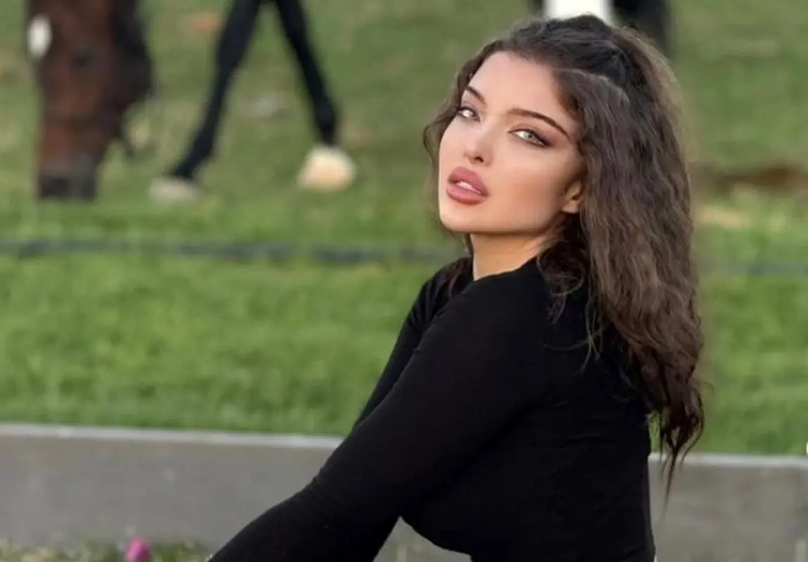 عکس جدید آرام جوینده / خانم بلاگر با موهای بلوند حسابی تغییر کرد!