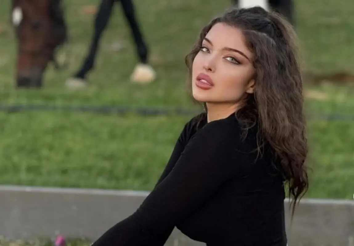 عکس جدید آرام جوینده / خانم بلاگر با موهای بلوند حسابی تغییر کرد!