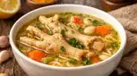 طرز تهیه سوپ پای مرغ؛ دستور کامل یک سوپ مقوی برای تقویت بدن و درمان سرماخوردگی