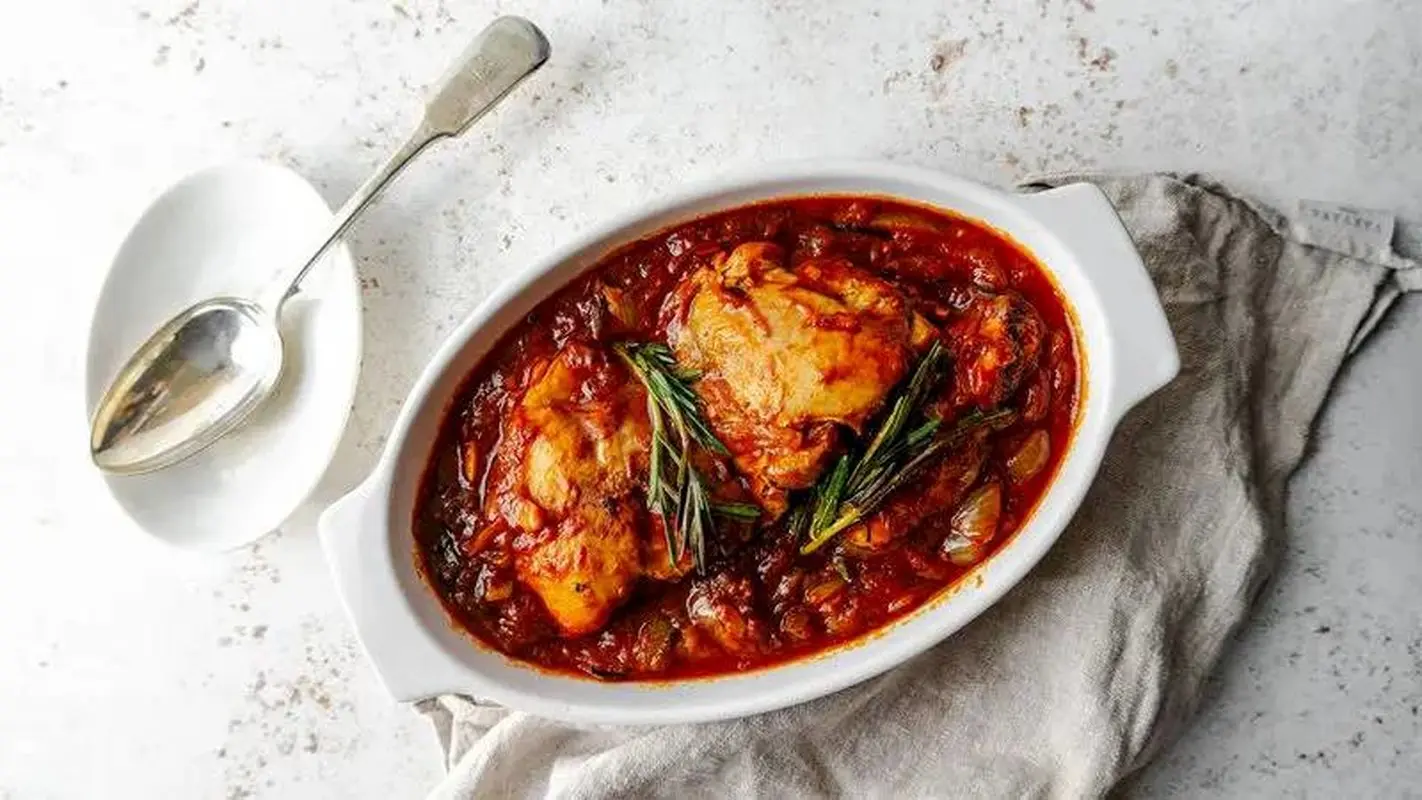 آموزش پخت خورش مرغ و گوجه/ یک غذای فوری و راحت