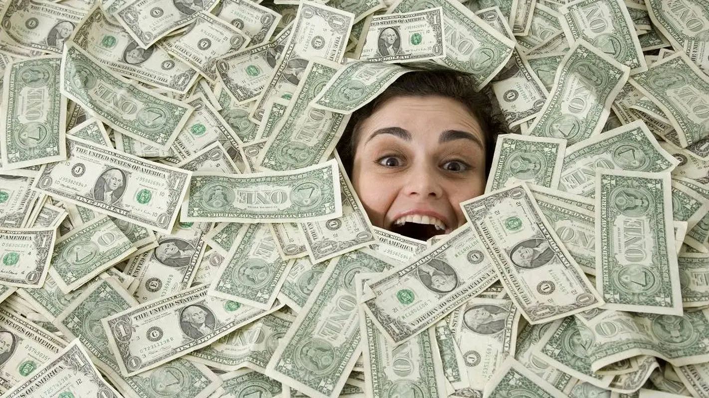 کدام فوتبالیست ها از راه درآمد پول پارو کردند؟ +(رکوردزنان سال 2025)