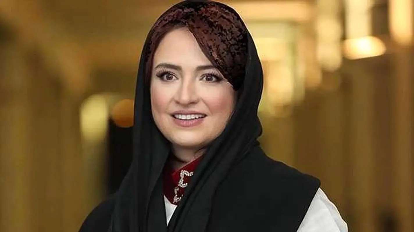 کولاک نزهت خاتون بامداد خمار با رنگ موی جذابش / گلاره همه جوره زیباست !