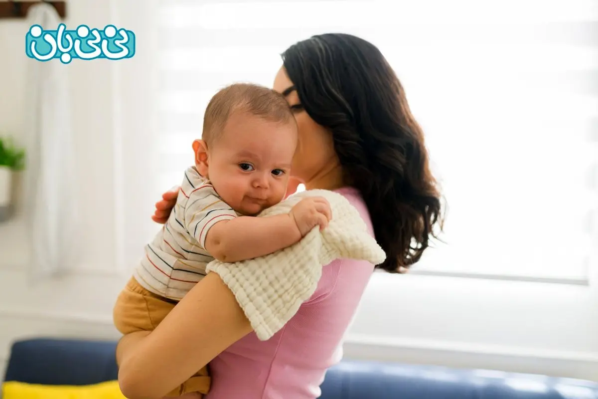 تا چند ماهگی باید آروغ نوزاد را بگیریم؟ سریع‌ترین روش گرفتن باد گلوی نوزاد